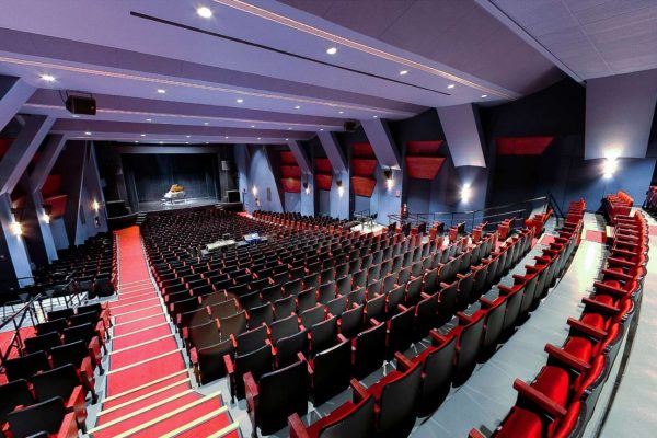 salle-albert-dumouchel-valspec-interieur2-scaled salle-albert-dumouchel-valspec-interieur2-scaled